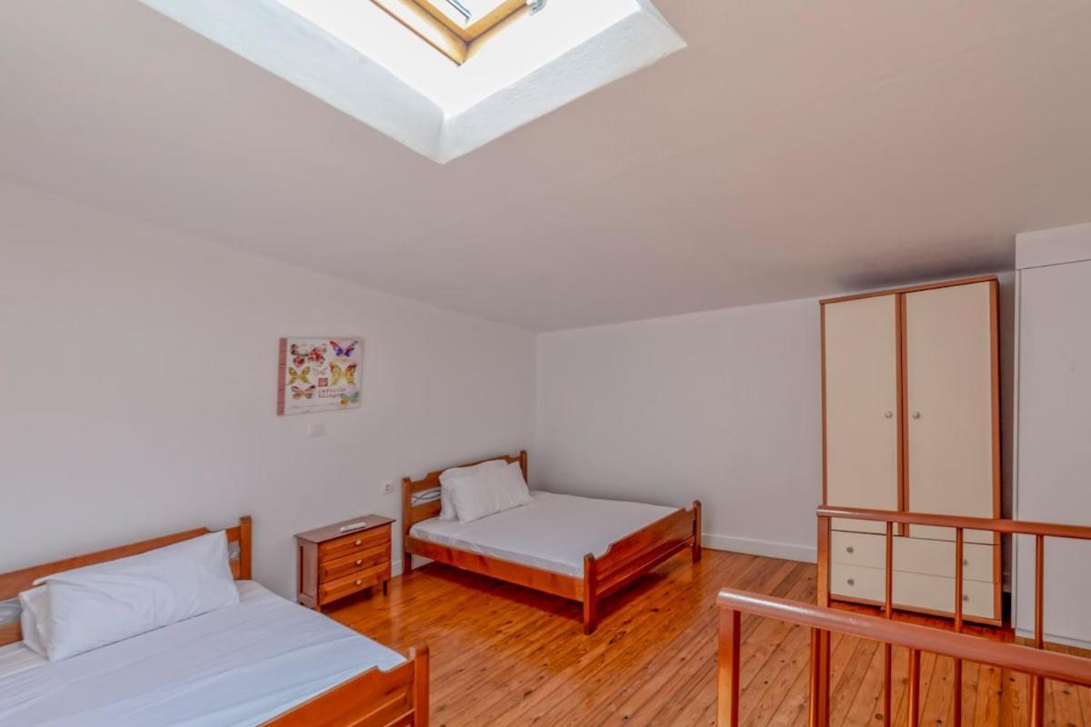 Karena Seaview Villa Gerani  Exterior photo